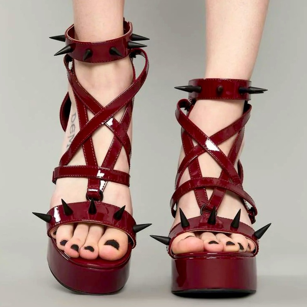 Dolls Kill Widow Spiked Pentagram Platform Sandals NWOT W10